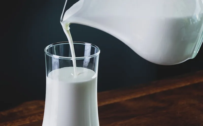 Calcium-rich dairy foods including cheese, yogurt, and milk that strengthen tooth enamel